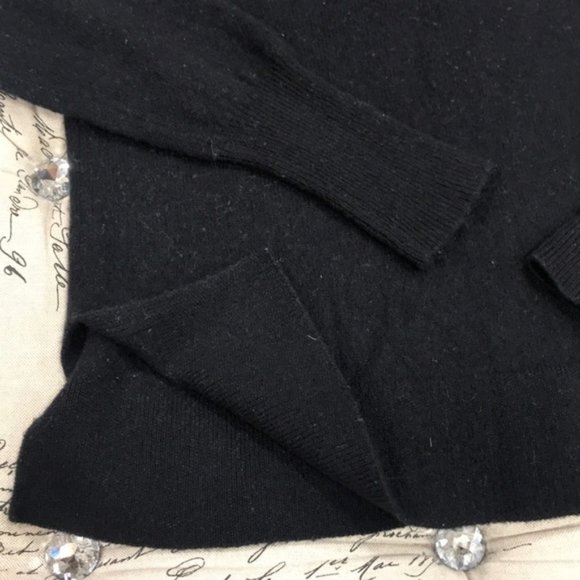 Halogen V-Neck Cashmere Sweater - Picture 4 of 4